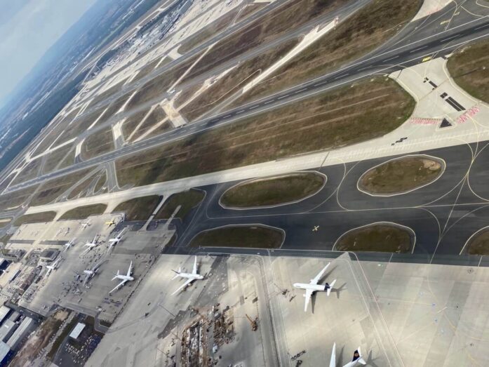 Runflug Frankfurt Airport 1280x1280 jpg